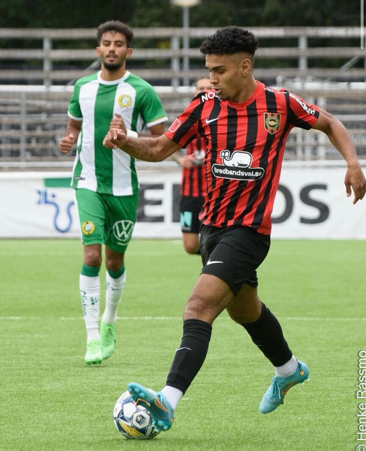 Liam Tahwildaran jugando por el IF Brommapojkarna
