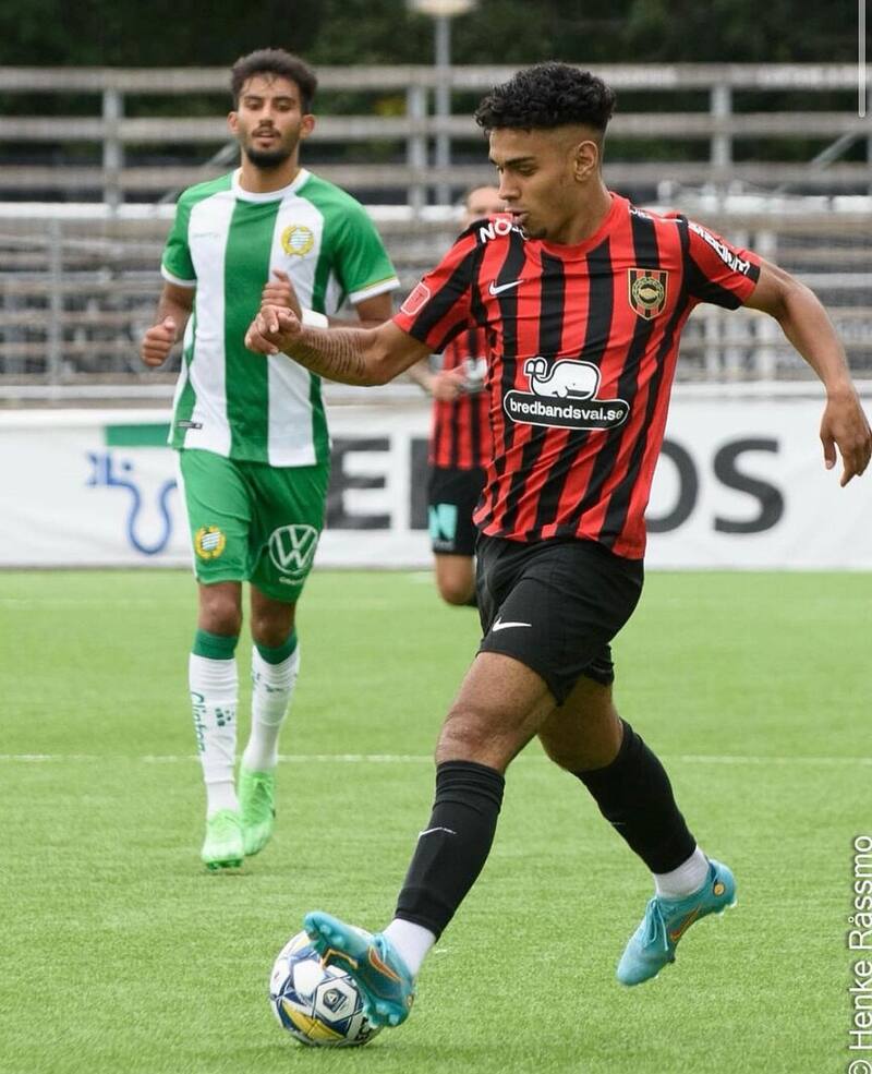 Liam Tahwildaran jugando por el IF Brommapojkarna