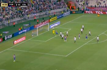 Insólito: el grosero error de Brayan Cortés y Alan Saldivia para el tercer gol de Fortaleza a Colo Colo