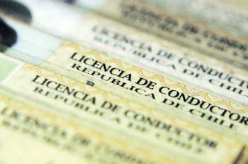 ¿Cómo obtener la licencia de conducir según el Libro del Nuevo Conductor en 8 pasos?
