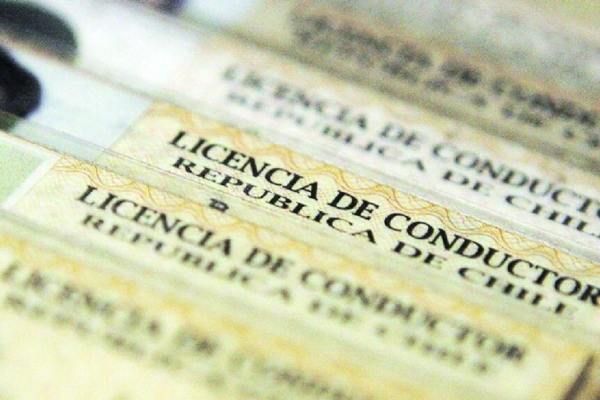 Quienes no la porten a la hora de manejar, deberán pagar una sanción económica.