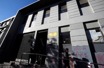 Incidentes en el Liceo de Aplicación: Lanzan más de 100 bombas Molotov al exterior