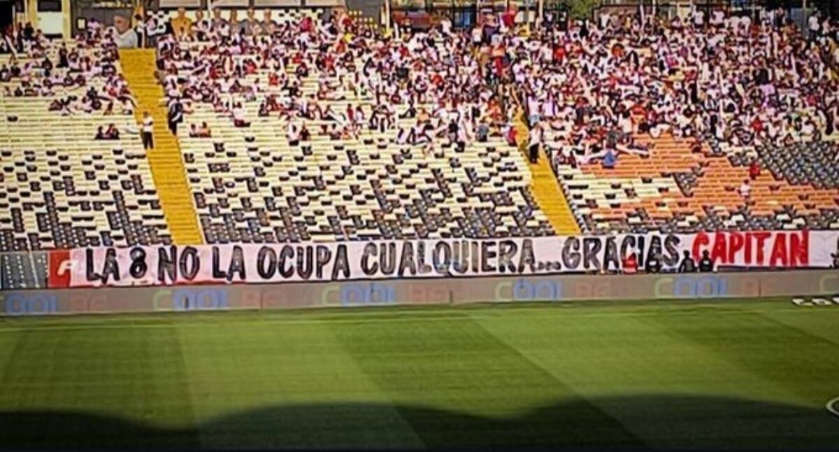 de los hinchas de Colo Colo a Esteban Pavez.