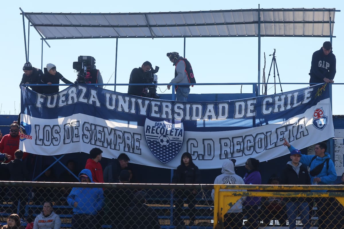 Los recoletanos se sumaron a los apoyos en favor de Universidad de Chile.