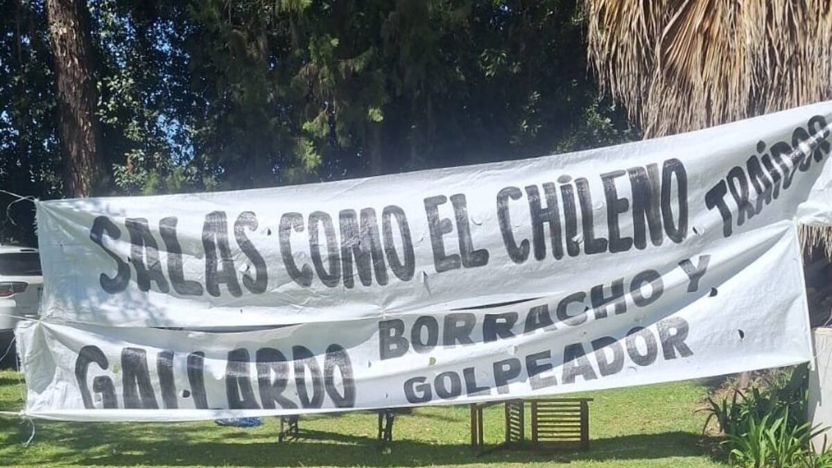 “Como el chileno traidor”: hinchas de Racing reciben con hostilidad a Maxi Salas en la Copa Argentina