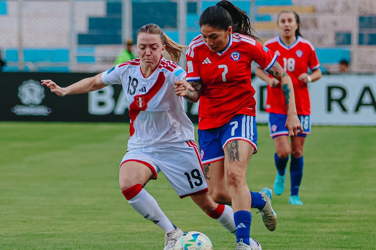 La Roja vivió muchas complicaciones en Perú. Foto: Comunicaciones/FFCh.