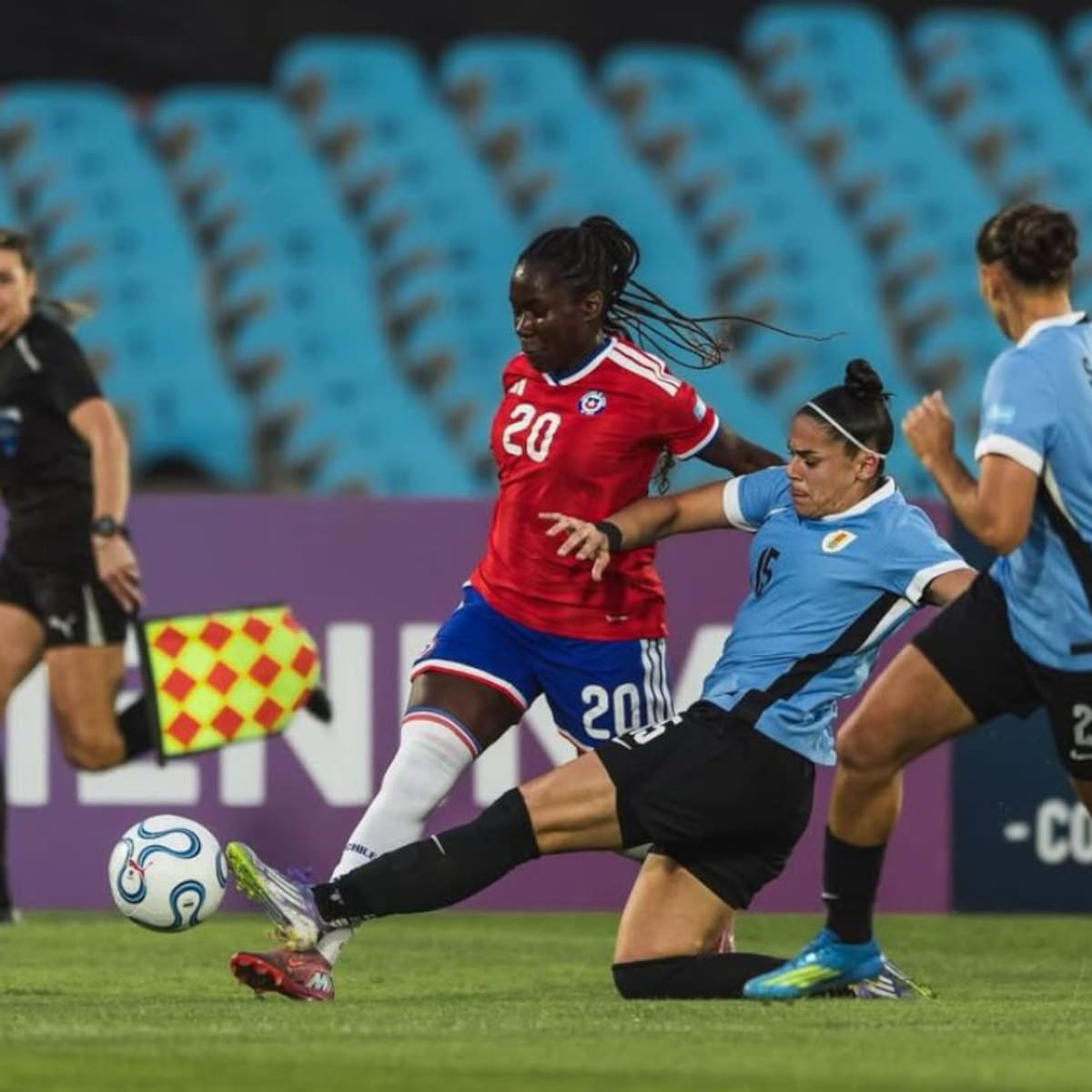 Un triunfo que vale su peso en oro: Chile ganó en Uruguay y se vuelve a meter en la pelea mundialista