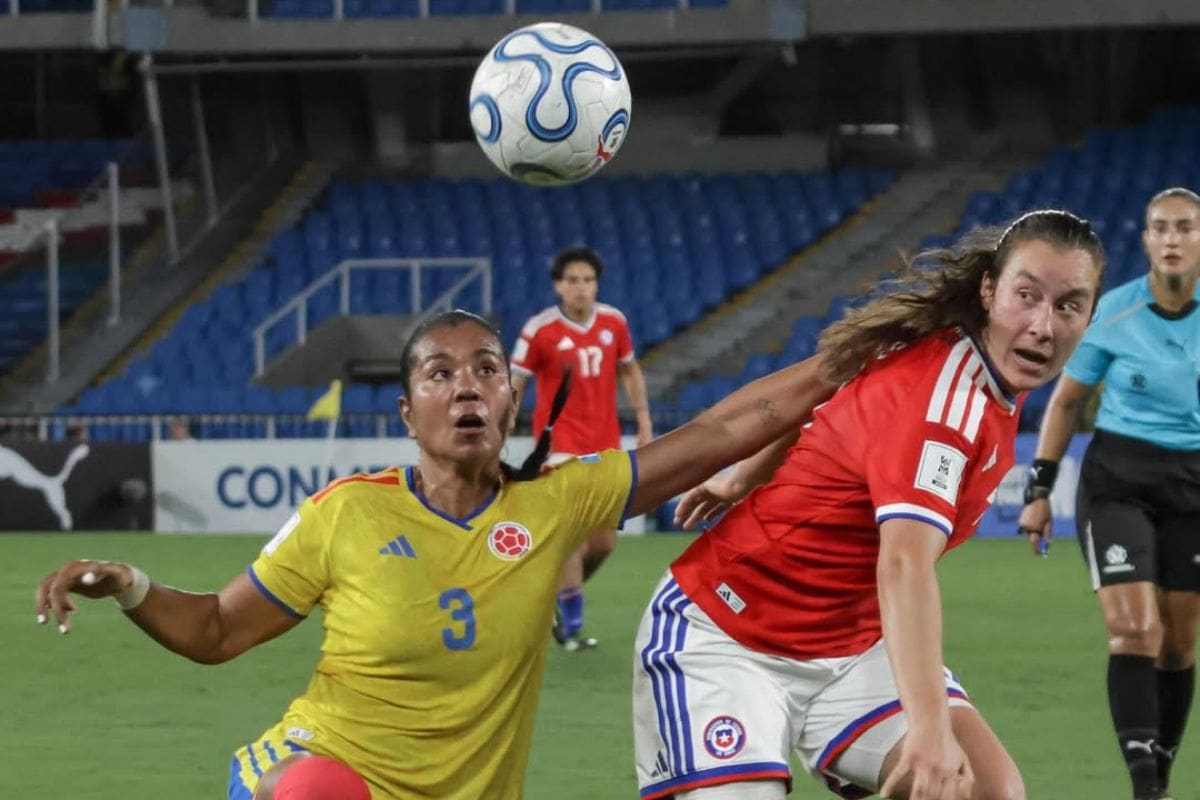 Colombia es líder de la clasificación, mientras que Chile salió de la zona de repechaje. Foto: Comunicaciones/FFCh