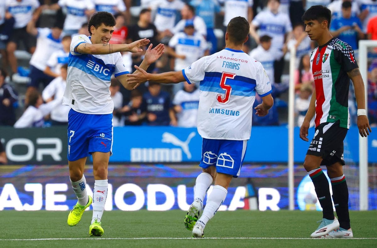 Universidad Católica arrasa con Palestino y queda a tiro de cañón del liderato