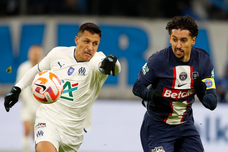 Alexis Sánchez sería titular ante los parisinos