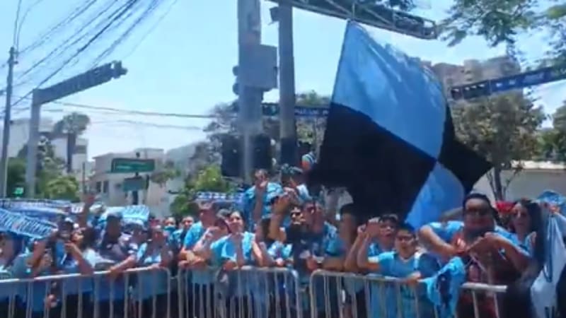 VIDEO | Hinchas de Deportes Iquique se hacen sentir en Lima con masivo apoyo al equipo