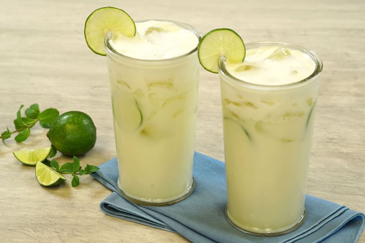Se necesitan pocos ingredientes para preparar estas bebidas naturales.
Créditos: Recetas Nestlé.