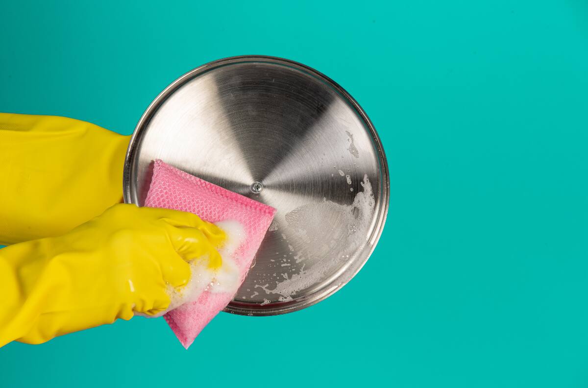 Deja tus ollas y sartenes como nuevos utilizando solo dos productos que seguramente tienes en tu hogar