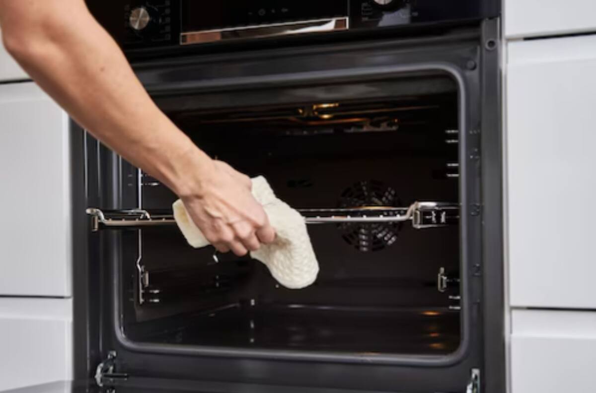 “El último definitivamente no lo sabías”: Tres errores comunes a la hora de limpiar tu horno eléctrico