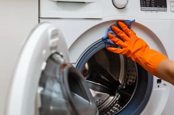 Truco definitivo para limpiar la lavadora: quedará con buen aroma y sin residuos