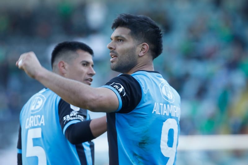 El delantero argentino anotó un doblete en el triunfo de Huachipato sobre Audax Italiano. Foto: Agencia ATON.