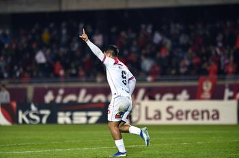 Desde Turquía vienen a la carga por el máximo goleador de Primera B, Lionel Altamirano