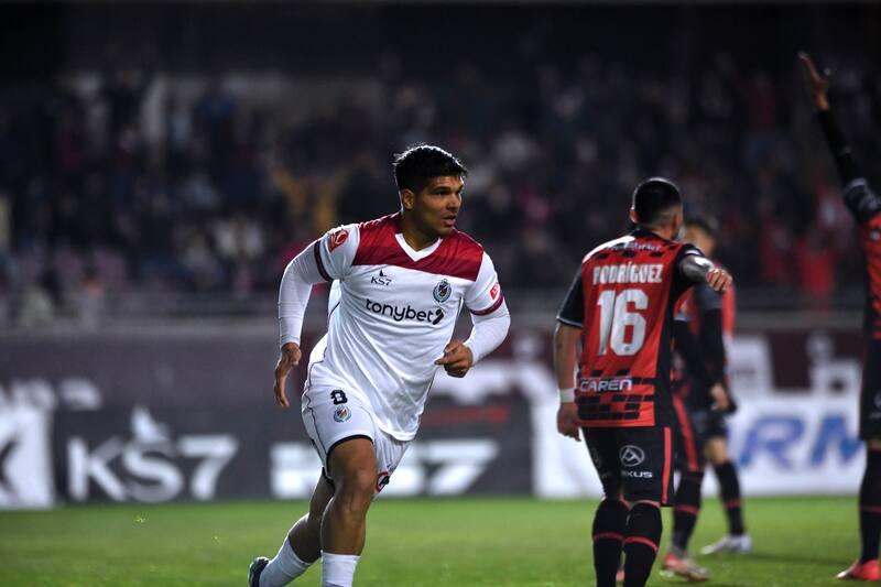 interesa en tres clubes de Primera División.