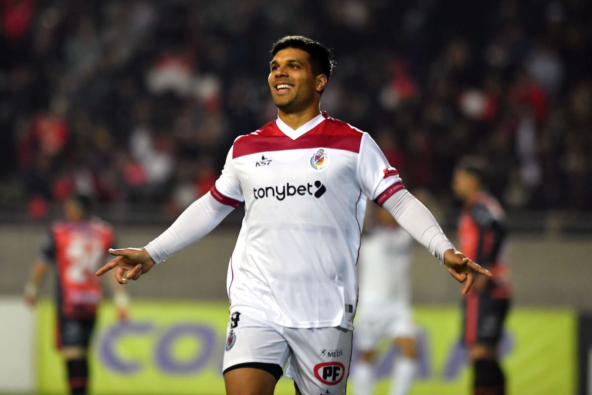 Lionel Altamirano anotó 24 goles en esta temporada.