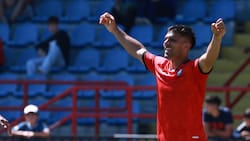 Cuesta 500 mil dólares: el delantero argentino que asoma como opción de Colo Colo y la U para 2026