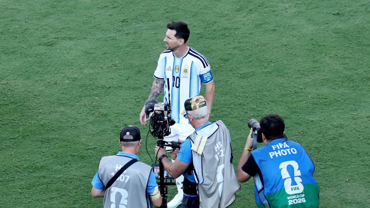 VIDEO | Sentado, sin zapatos y viendo a España festejar: la reacción de Lionel Messi tras derrota en el Mundial 2026