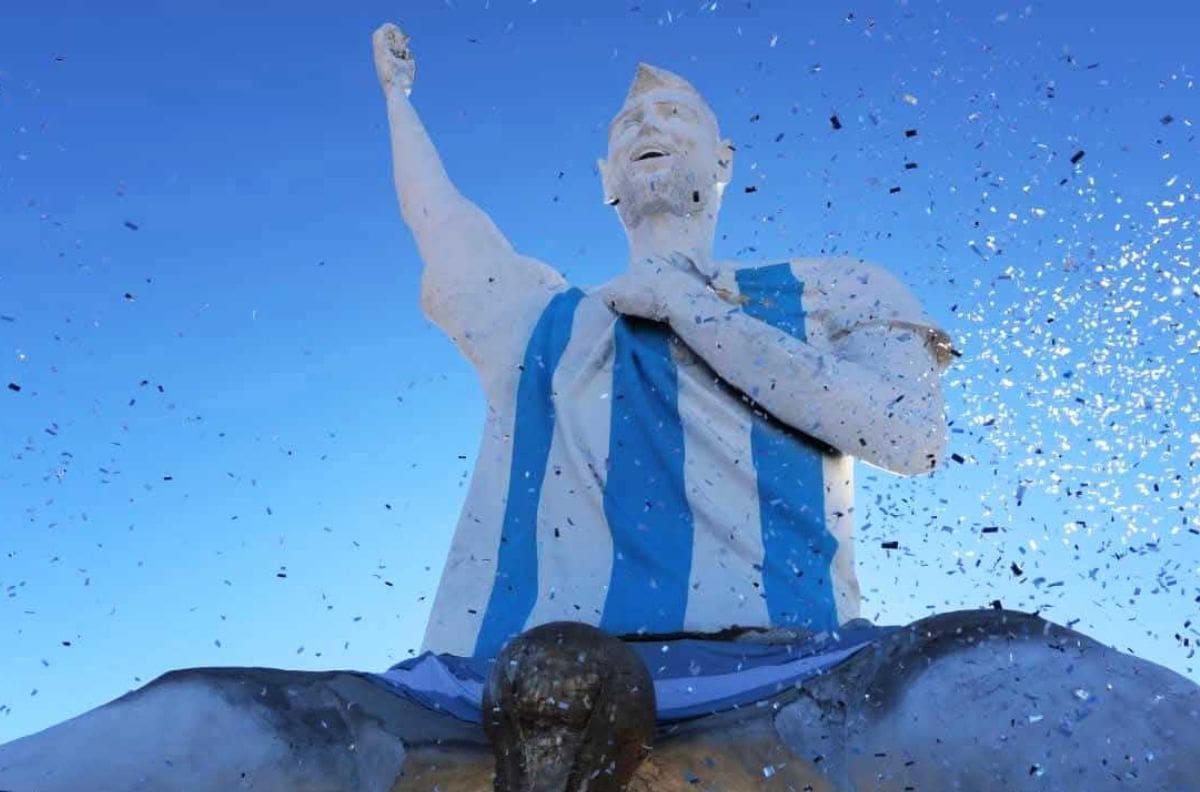 FOTOS | El detalle “cochinón” que hace viral a la estatua de Lionel Messi recién inaugurada en Argentina