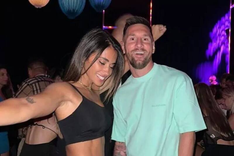 salió a festejar su pase a las Semifinales con su esposa.
