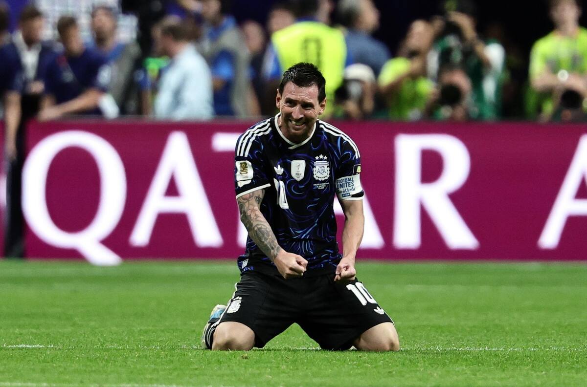 Delantero brasileño se saca la camiseta: “Hay que tragárselo; Messi es el mejor de la historia del fútbol”