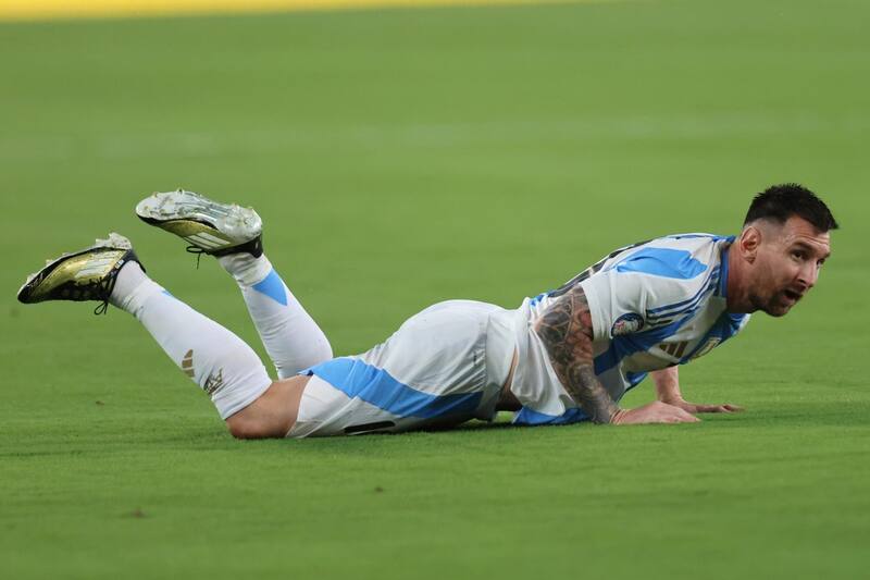 Lionel Messi erró su penal, pero de todas formas terminó pasando. Foto: EFE.