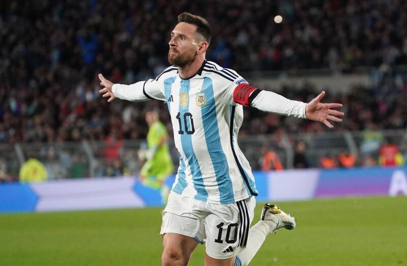 con la camiseta de Argentina.