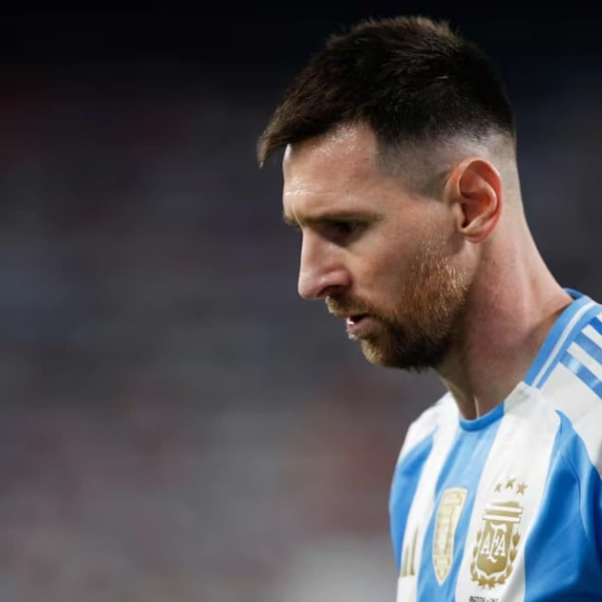 Messi entre algodones y Dibu fracturado: La crisis de lesiones que golpea a Argentina en la previa del Mundial