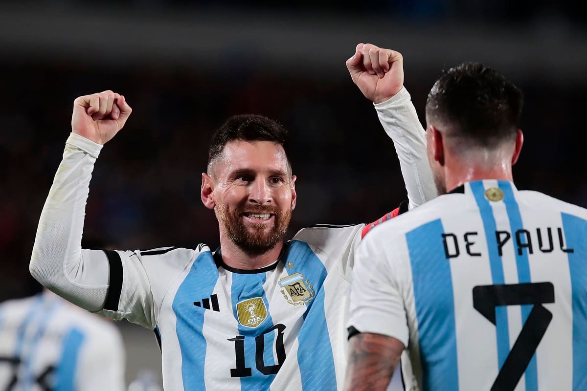 festeja con la Selección Argentina en las Eliminatorias Sudamericanas. EFE