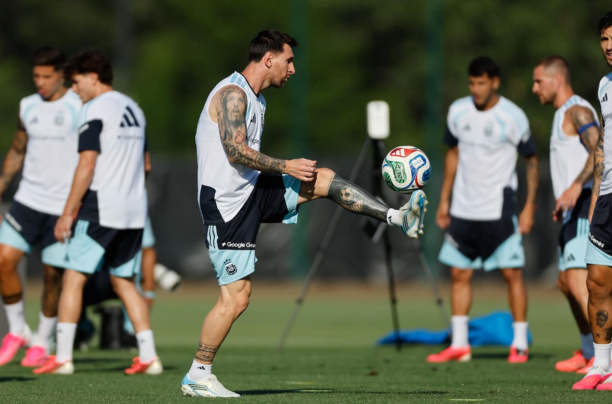 Messi volverá al banco en un Mundial tras veinte años, pero conservará su liderato goleador