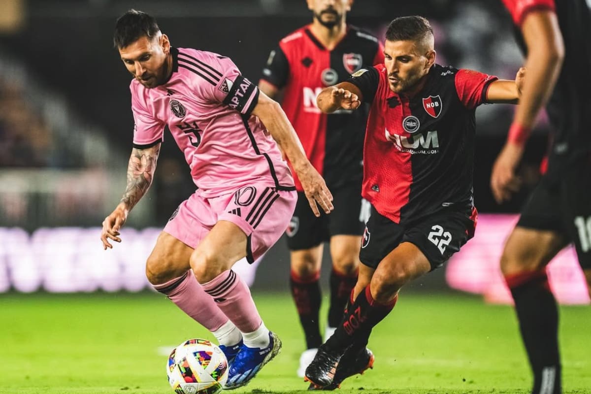 enfrentando a newell's. Foto: @leomessi.