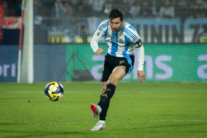 El astro argentino le recriminó a James unas antiguas declaraciones. Foto: Felipe Escobedo