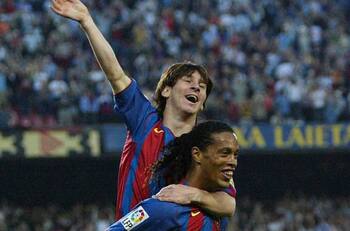 Con pase de Ronaldinho: a 20 años del primer gol de Lionel Messi en el Barcelona