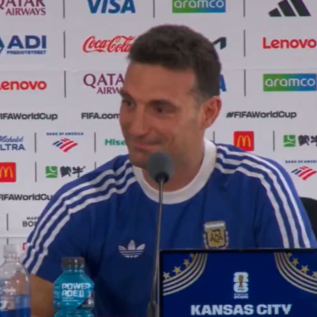 VIDEO | Lionel Scaloni se emociona tras inesperado reencuentro con Martín Palermo en el Mundial 2026