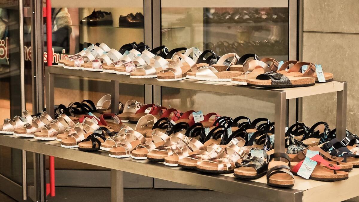 Histórica liquidadora de calzados cierra para siempre en Santiago: últimos días de remate final con zapatos desde $15.000