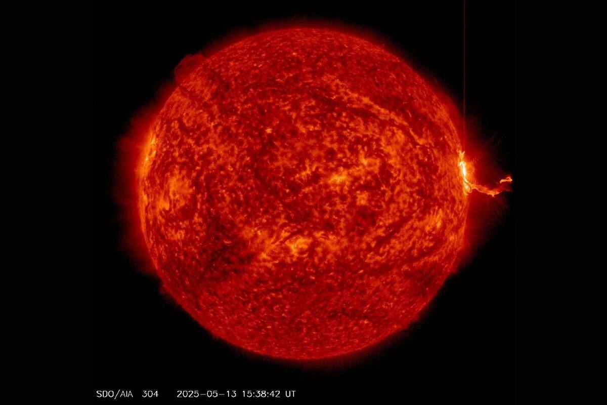 El fenómeno alcanzó una magnitud X1.2, una de las más intensas que pueden registrarse, y que podría generar impacto en nuestro planeta.