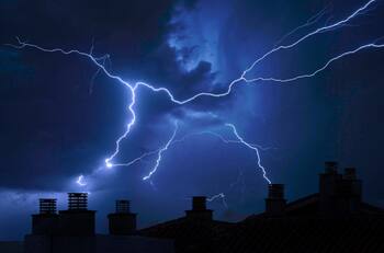 Fuertes vientos y tormentas eléctricas: DMC emite alerta en dos regiones de Chile