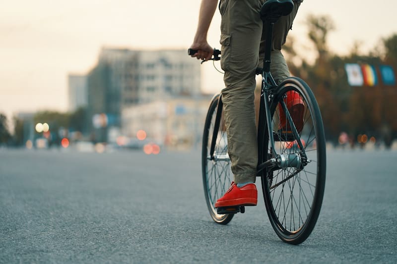 Revisa que días y las indicaciones para llevar tu bicicleta en el metro.