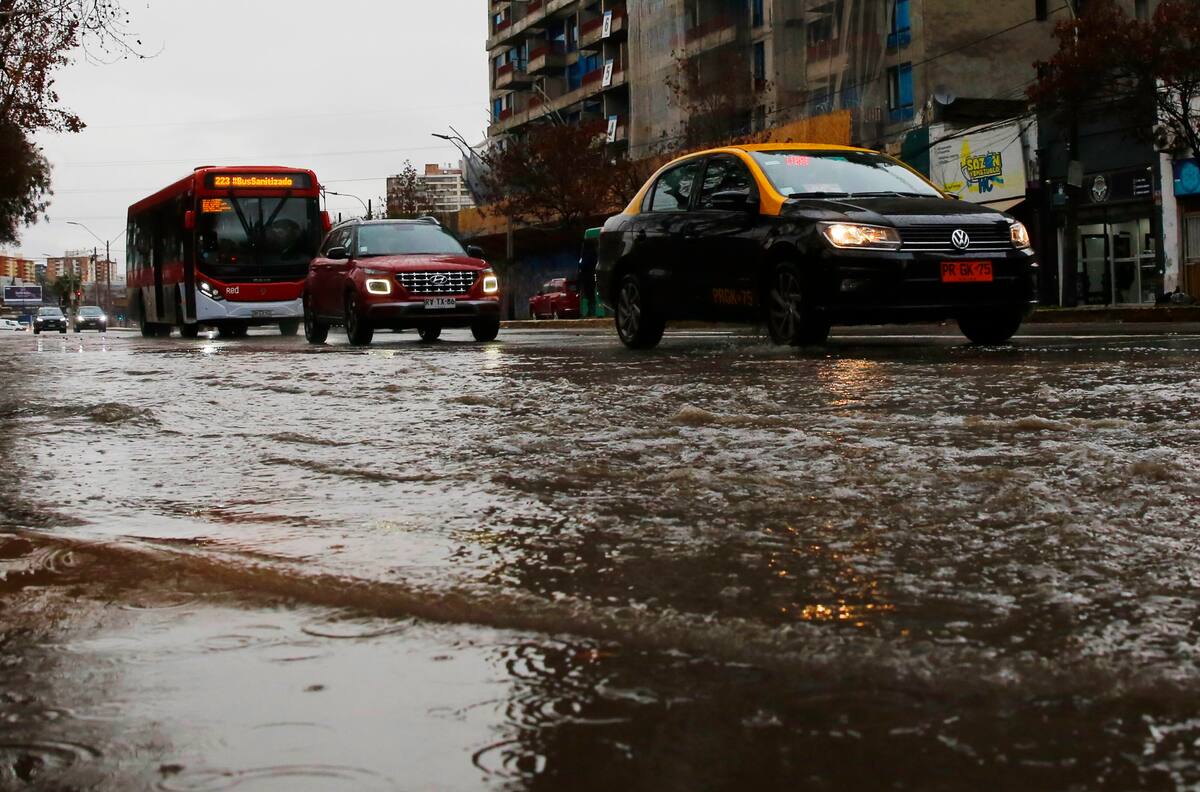 Tres regiones del país en alerta meteorológica por lluvias moderadas a fuertes: ¿Dónde y cuándo ocurrirán?
