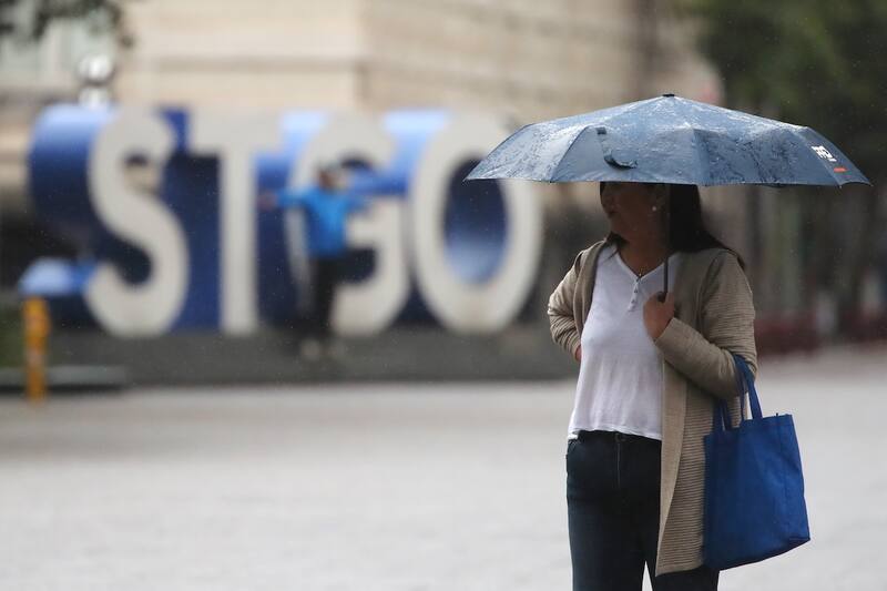 Las precipitaciones podrían caer en zonas cordilleranas y precordilleranas de la capital del país.