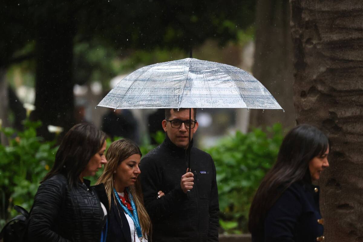 Adicional a las precipitaciones, la meteoróloga advirtió por tormentas eléctricas y vientos de hasta 40 km/h. Créditos: Aton.