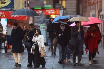 ¿A qué hora dejará de llover hoy en Santiago?