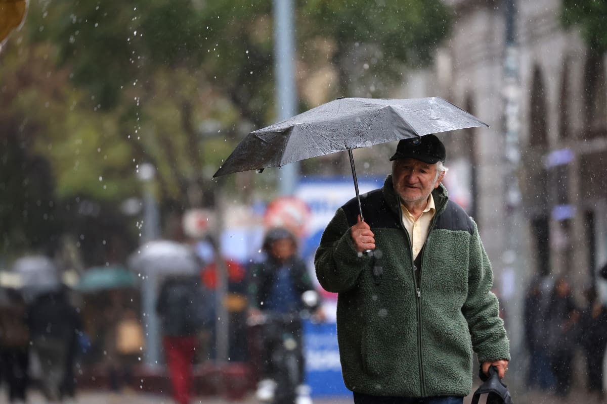 Durante la jornada, además, se estiman máximas de hasta 16 °C en Santiago. Créditos: Jonnathan Oyarzun/Aton Chile.