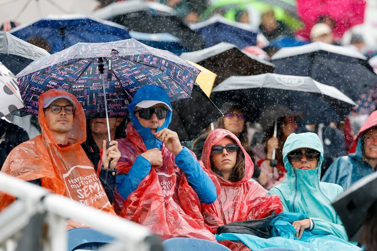 París amaneció con un sistema frontal que permitió el retraso de las pistas exteriores del tenis olímpico.