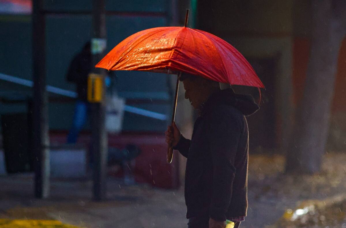 A prepararse: Experto revela cuándo vuelve la lluvia a Santiago