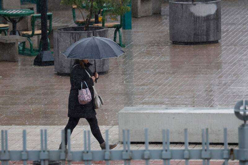 Algunos sectores de Santiago recibirán cerca de 100 milímetros de lluvia.
