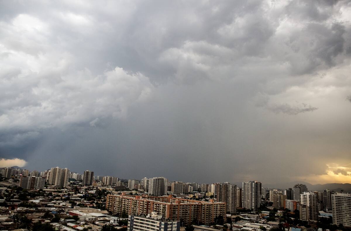 Se adelanta el sistema frontal en Santiago: estas son las comunas de la RM donde más lloverá